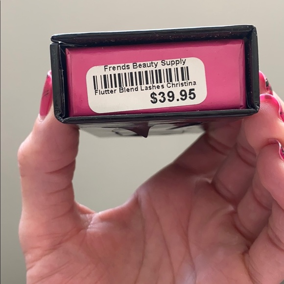 Flutter Lashes - Picture 3 of 4